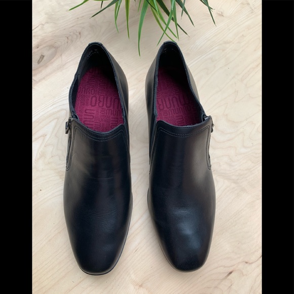 Munro woman NWT closed toe w/ zipper on si… - Picture 3 of 16